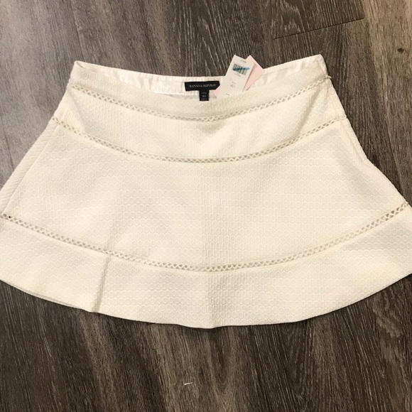 Banana Republic Petite White Knit Mini Skirt - Picture 2 of 4
